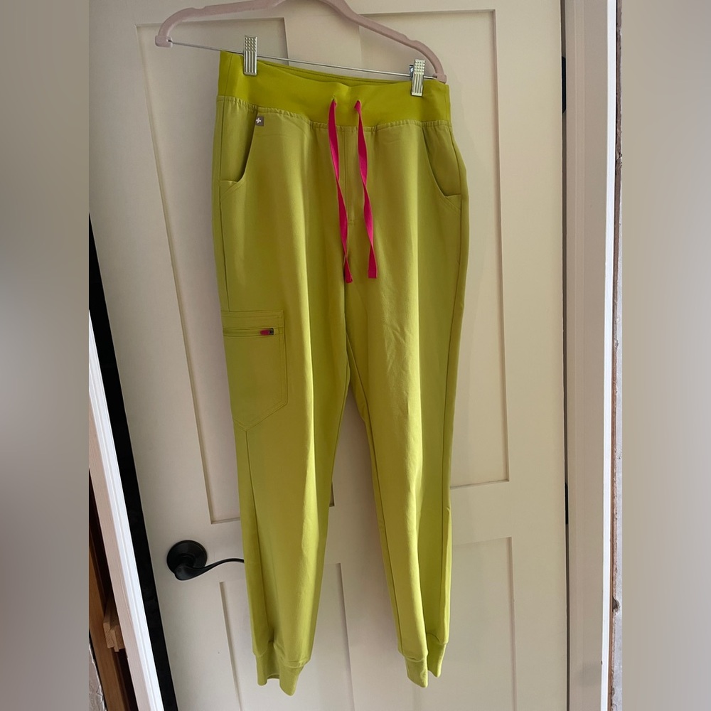 FIGS scrubs High Waisted Zamora Pants size Small Color is Limeade